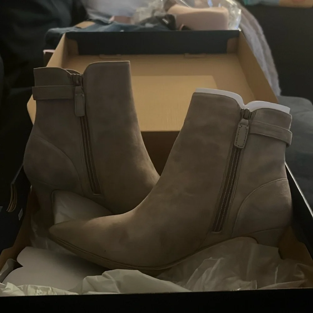 BNWT Cole Hann Vesper Booties